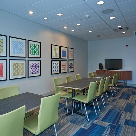 Holiday Inn Express & Suites St. John'S Airport By Ihg Eksteriør billede